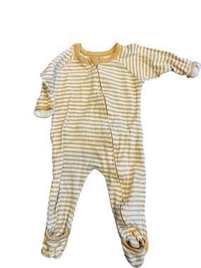 Goumi baby striped sleeper
